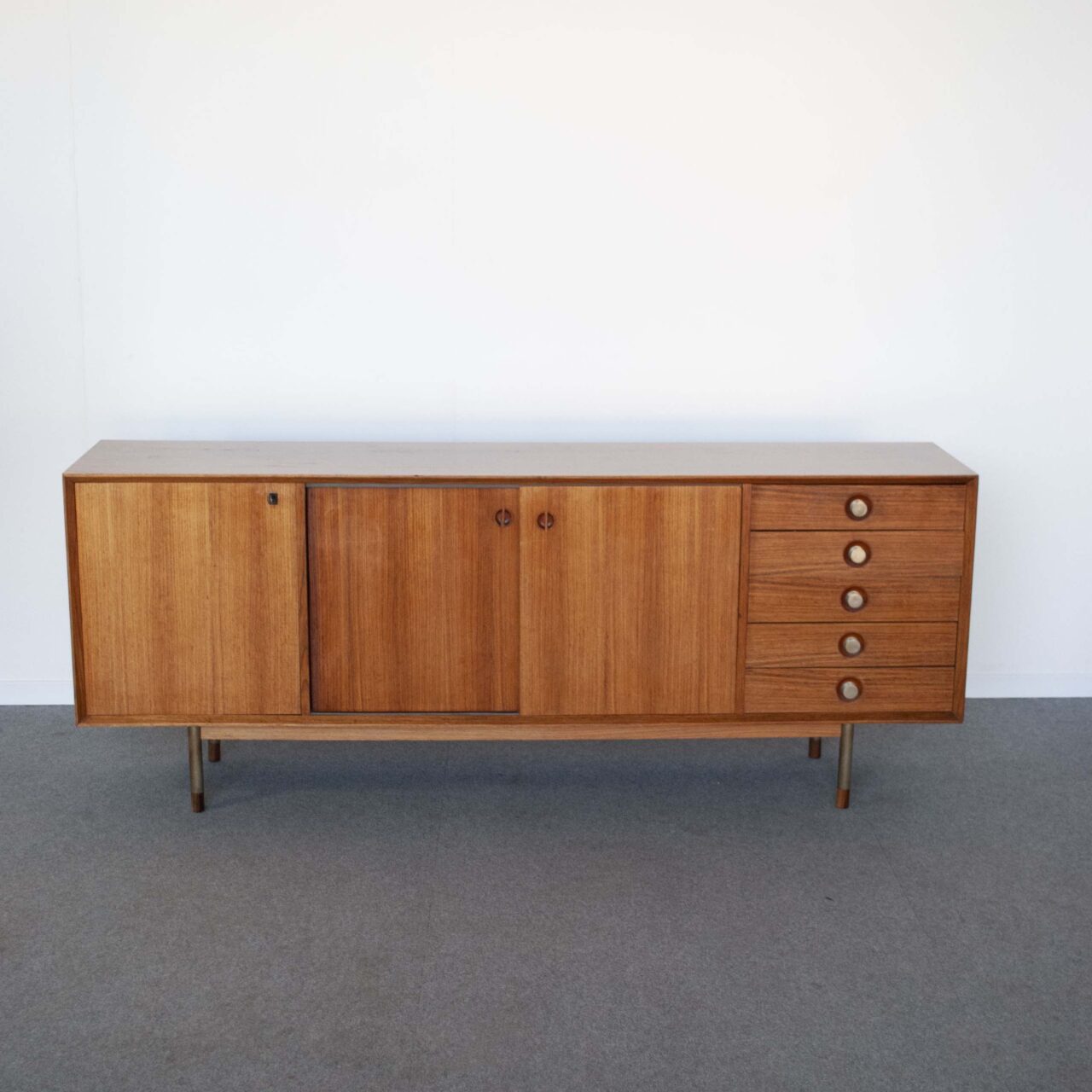 Sideboard_nelson