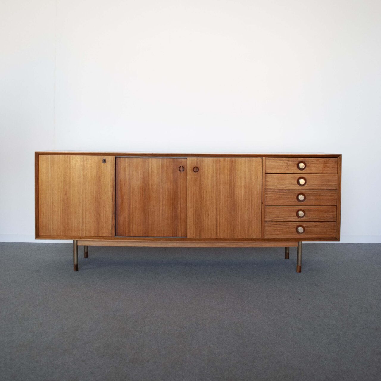 Sideboard_nelson_1