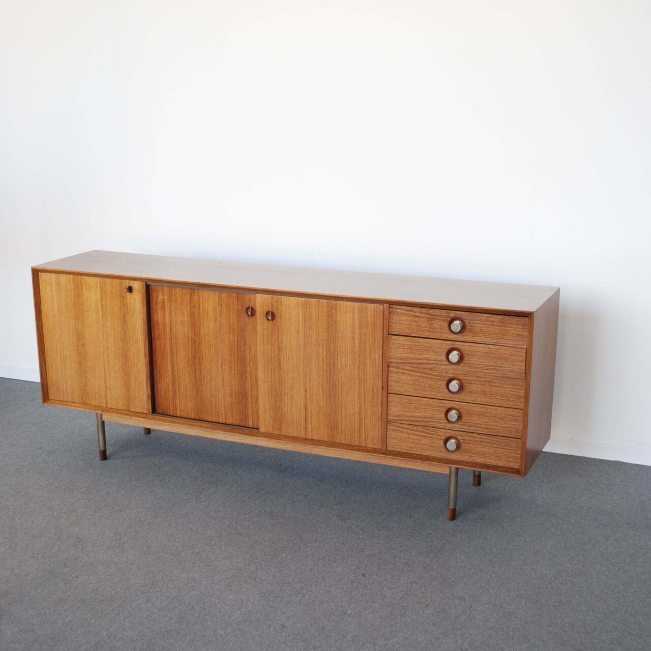 Sideboard_nelson_3