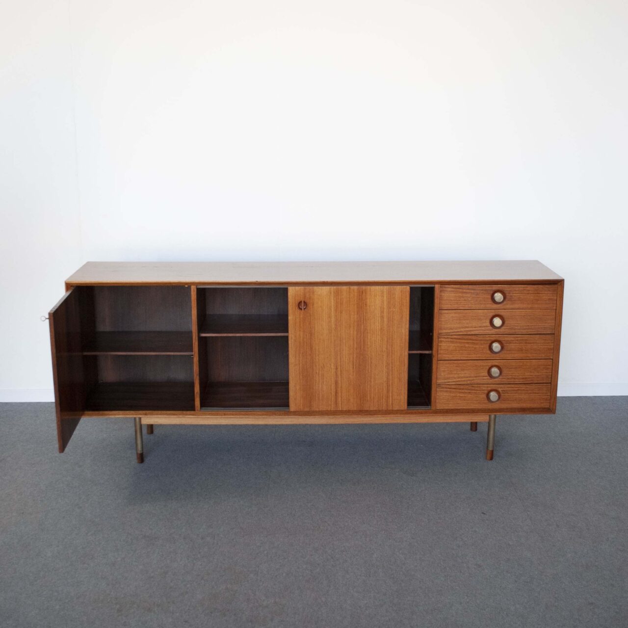 Sideboard_nelson_4