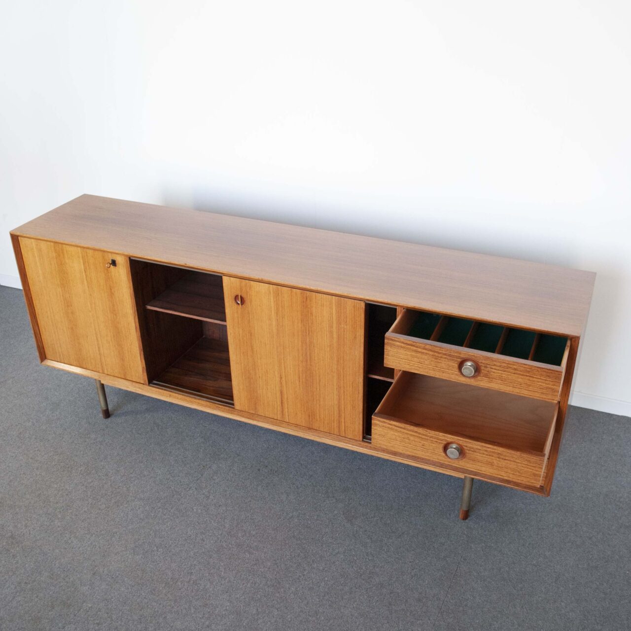 Sideboard_nelson_5